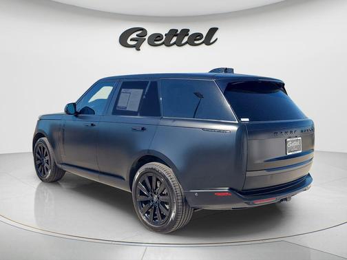 Santorini Black Metallic 2023 Land Rover Range Rover P530 SE