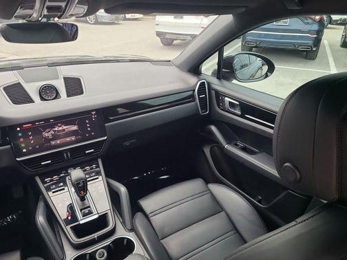 2022 Porsche Cayenne Cayenne