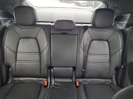 2022 Porsche Cayenne Cayenne