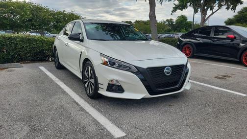Pearl White Tricoat 2020 Nissan Altima 2.5 SV