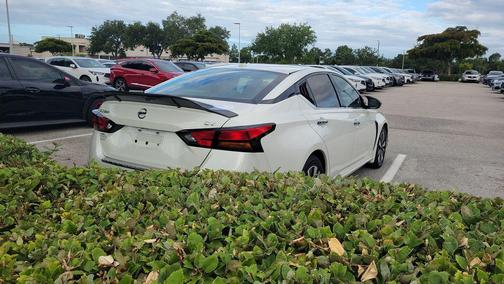 Pearl White Tricoat 2020 Nissan Altima 2.5 SV