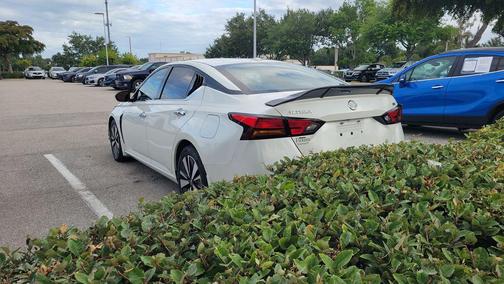 Pearl White Tricoat 2020 Nissan Altima 2.5 SV