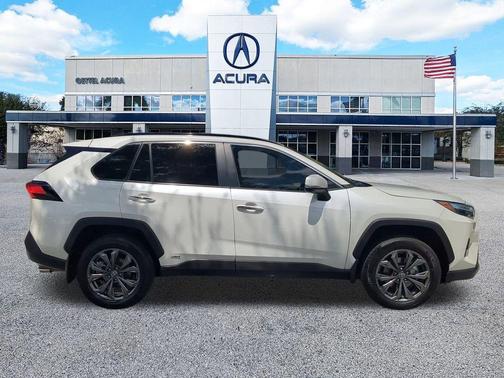 2022 Toyota RAV4 Hybrid SE