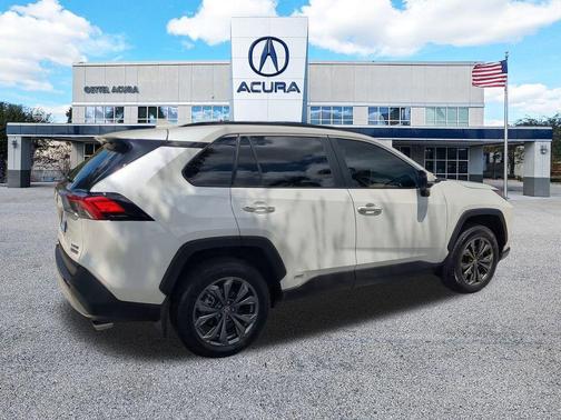 2022 Toyota RAV4 Hybrid SE