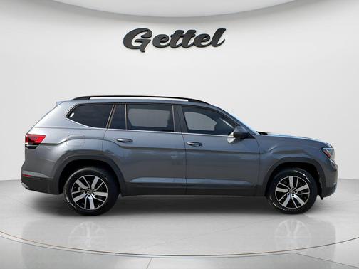 Platinum Gray Metallic 2022 Volkswagen Atlas 2.0T SE