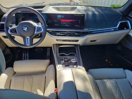 2025 BMW X7 M60i