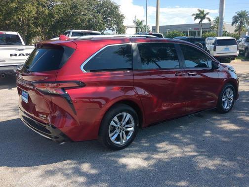 2021 Toyota Sienna Platinum 7 Passenger