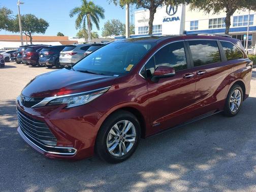 2021 Toyota Sienna Platinum 7 Passenger