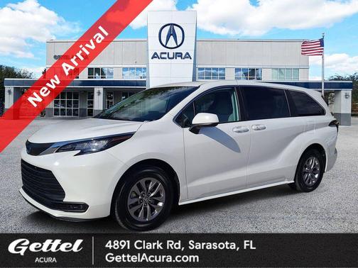 2023 Toyota Sienna LE