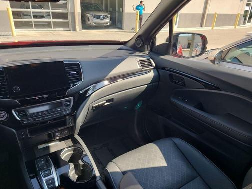 2023 Honda Passport AWD Elite