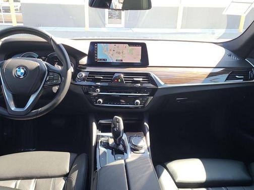 2019 BMW 530 530i