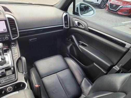 2018 Porsche Cayenne Platinum Edition