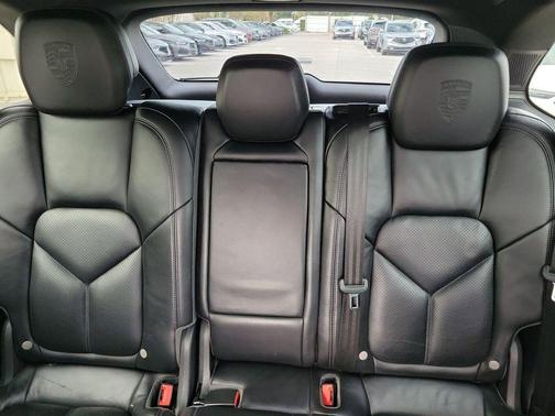 2018 Porsche Cayenne Platinum Edition