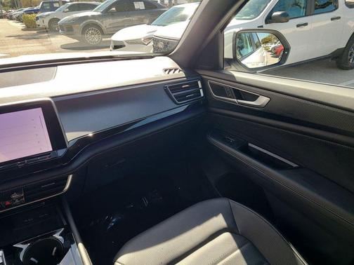 2024 Volkswagen Atlas Cross Sport 2.0T SEL