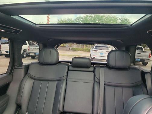 2023 Land Rover Range Rover P530 SE