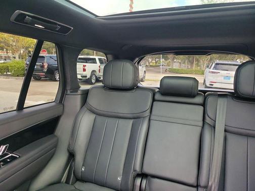 2023 Land Rover Range Rover P530 SE