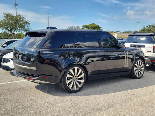 2023 Land Rover Range Rover P530 SE