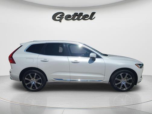 Crystal White Metallic 2021 Volvo XC60 T5 Inscription