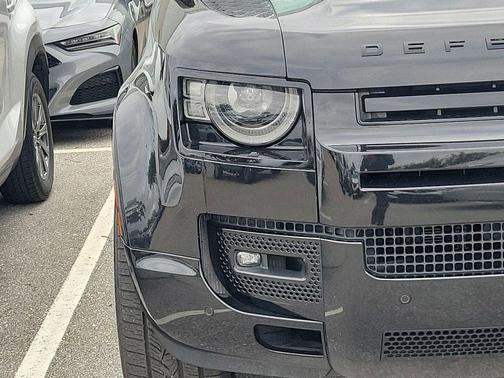 2022 Land Rover Defender 110 V8