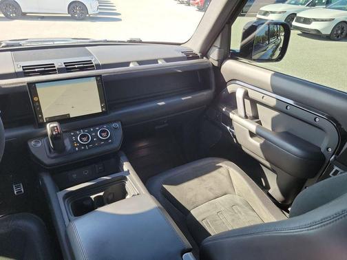2022 Land Rover Defender 110 V8