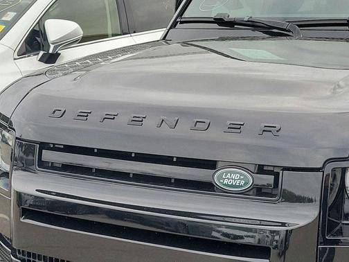 2022 Land Rover Defender 110 V8