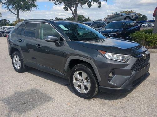 2020 Toyota RAV4 XLE