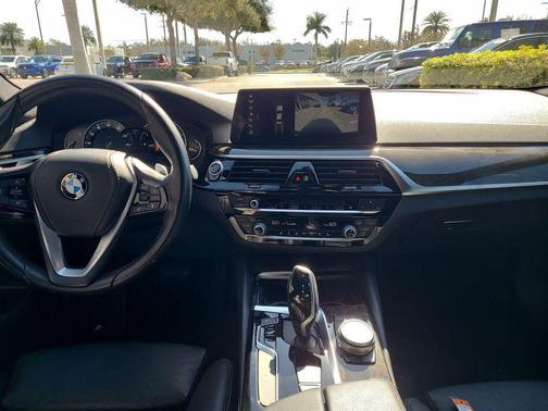 2018 BMW 530 530i