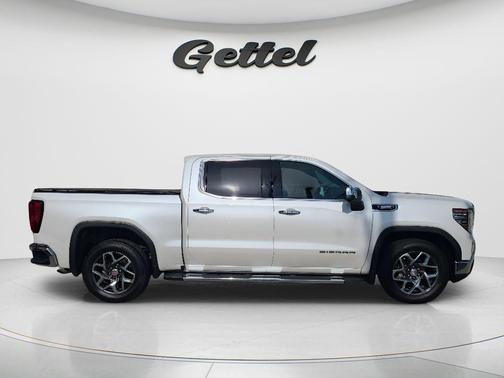 White Frost Tricoat 2023 GMC Sierra 1500 SLT