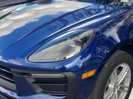 2023 Porsche Macan Base