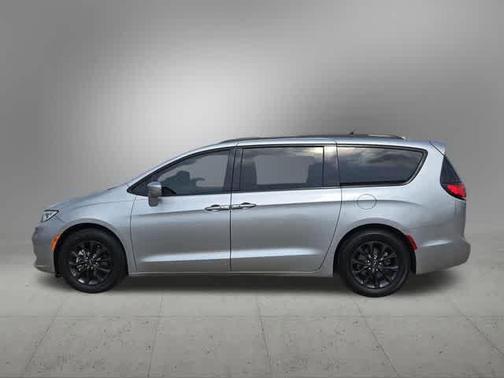 Billet Silver Metallic Clearcoat 2021 Chrysler Pacifica Touring