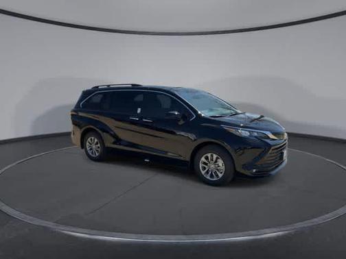 Midnight Black Metallic 2026 Toyota Sienna XLE