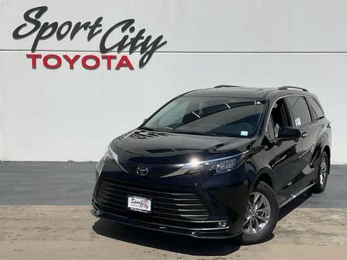 Midnight Black Metallic 2026 Toyota Sienna XLE