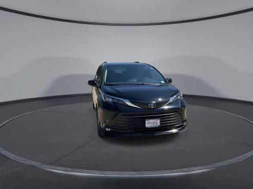 Midnight Black Metallic 2026 Toyota Sienna XLE