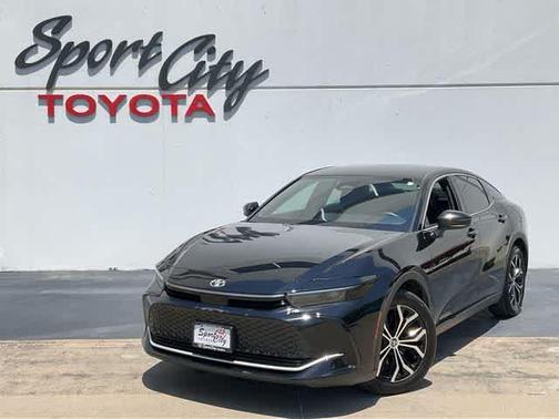 Black 2025 Toyota Crown XLE