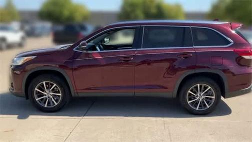 Ooh La La Rouge Mica 2019 Toyota Highlander XLE
