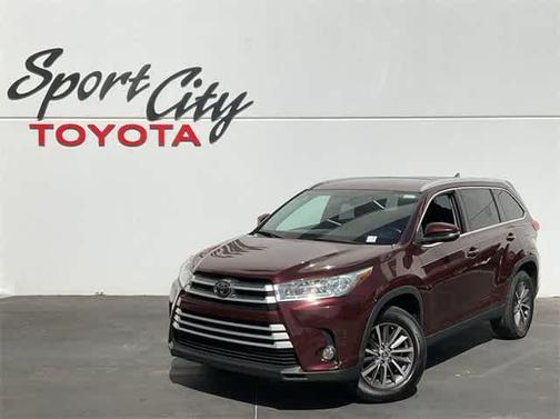 Ooh La La Rouge Mica 2019 Toyota Highlander XLE
