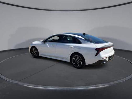 Snow White Pearl 2025 Kia K5 GT-Line