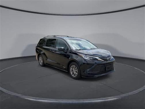 2021 Toyota Sienna LE