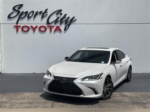 2022 Lexus ES 300h Base