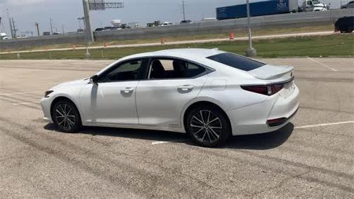 2022 Lexus ES 300h Base