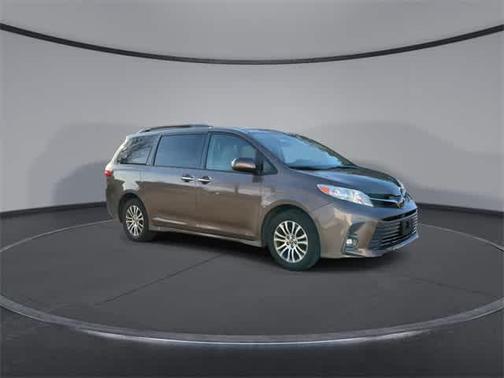 2019 Toyota Sienna XLE