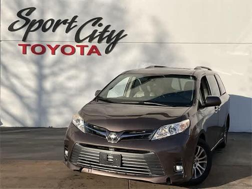 2019 Toyota Sienna XLE