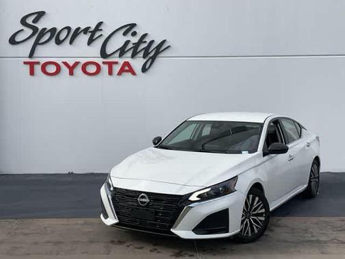 Glacier White 2025 Nissan Altima SV FWD