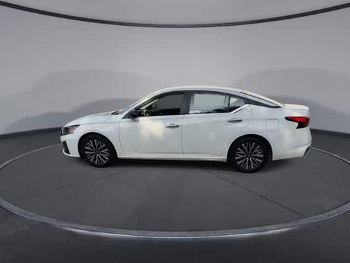 Glacier White 2025 Nissan Altima SV FWD