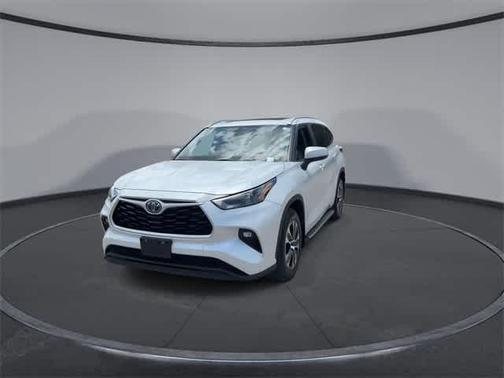2023 Toyota Highlander Hybrid XLE