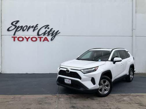 Ice Cap 2024 Toyota RAV4 XLE