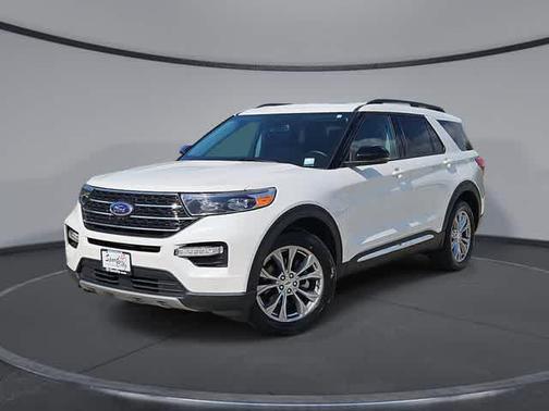 Star White Metallic Tri-Coat 2023 Ford Explorer XLT