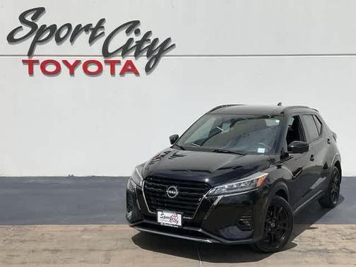 Super Black 2024 Nissan Kicks SR