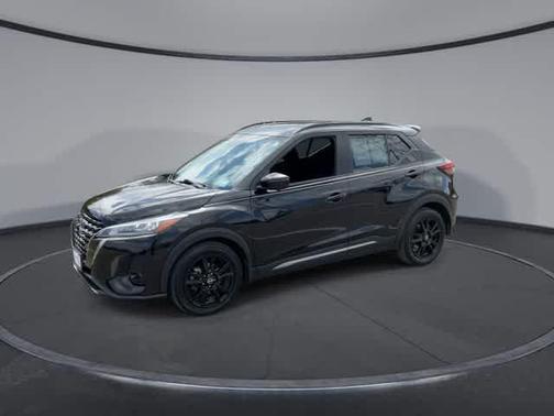 Super Black 2024 Nissan Kicks SR