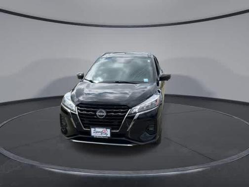 Super Black 2024 Nissan Kicks SR
